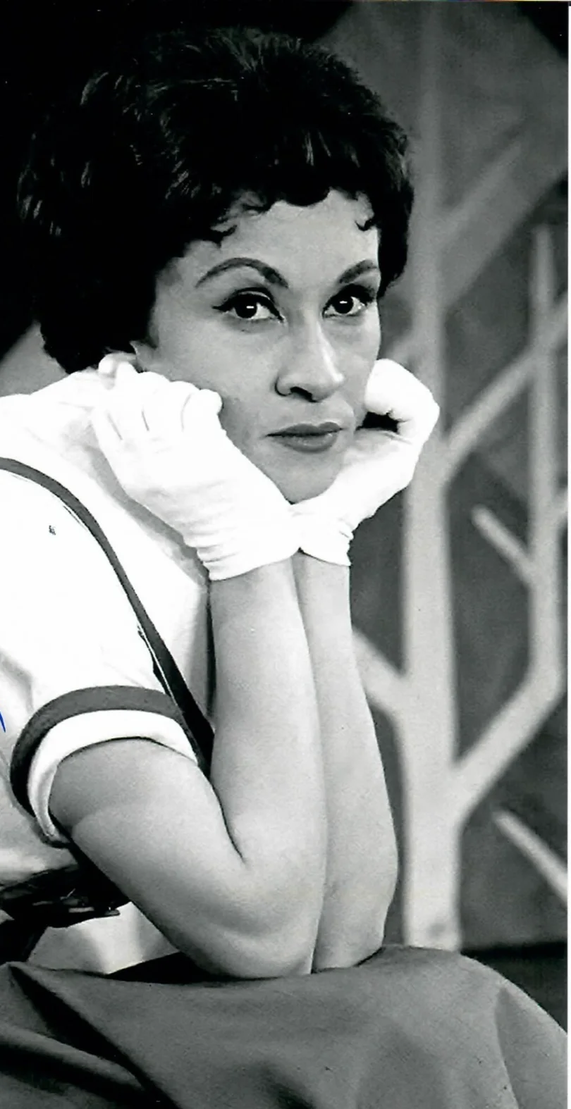 Chita Rivera — Chita Rivera West Side Story Actress As Anita Dancer Signed 8 x 10 Photo TTM COA, изображение 3