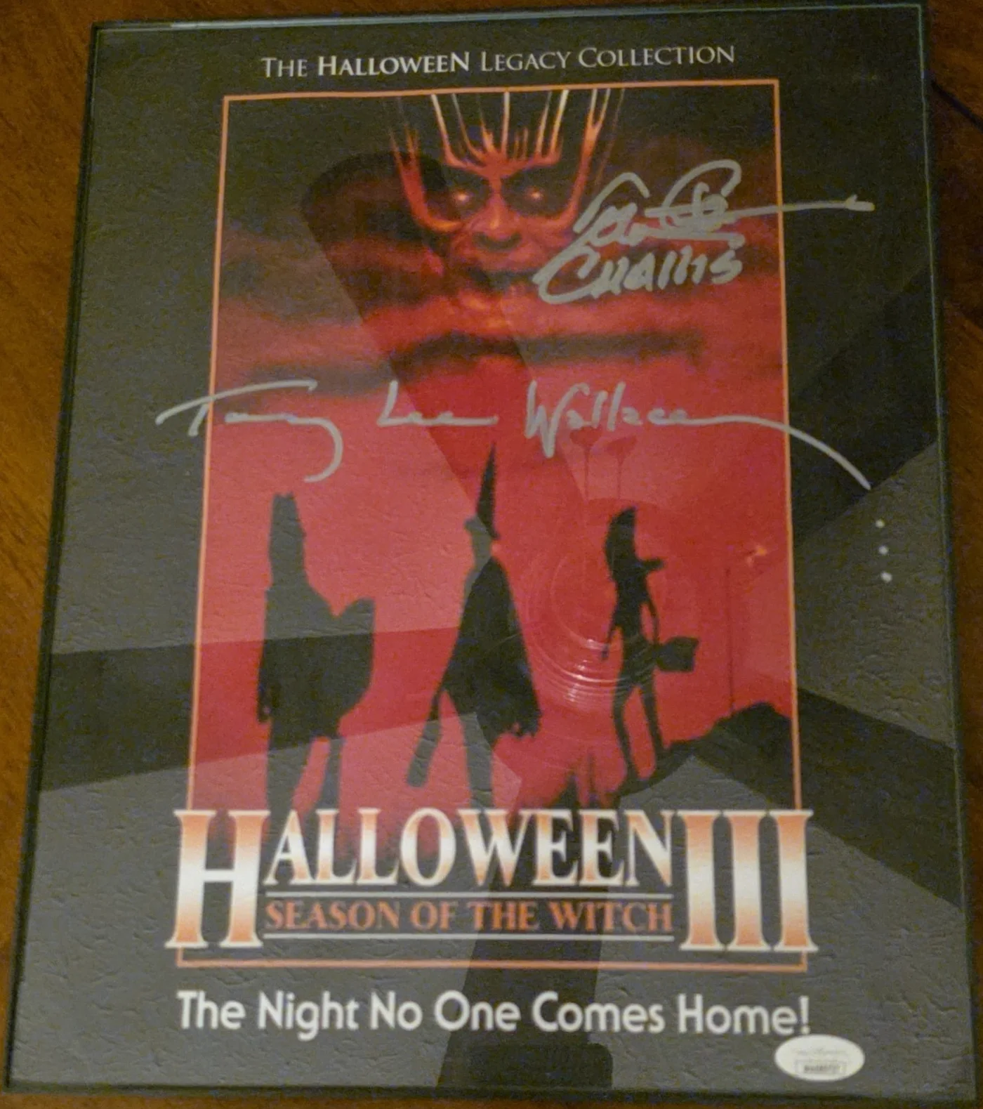 Tom Atkins — Tom Atkins Signed 12x18 Photograph Halloween III Season of the Witch Beckett