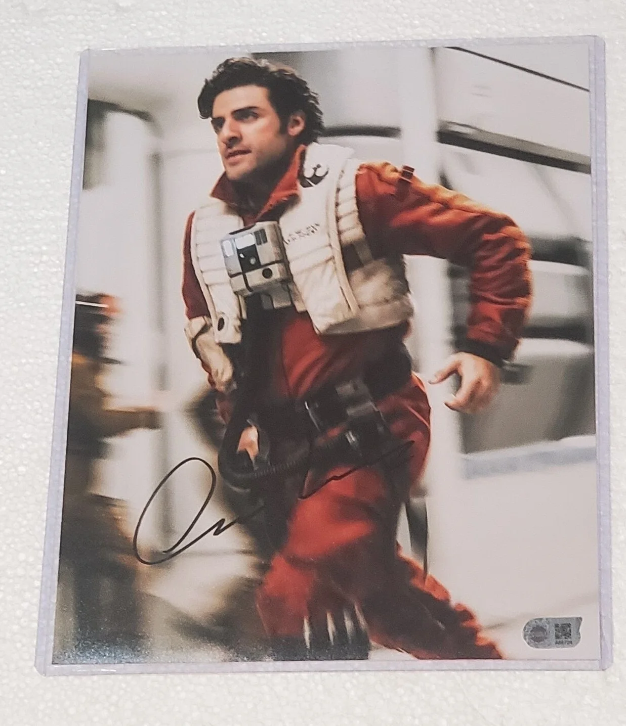 Oscar Isaac — Poe Dameron Oscar Isaac signed 11 x 14 photo SWAU Star Wars