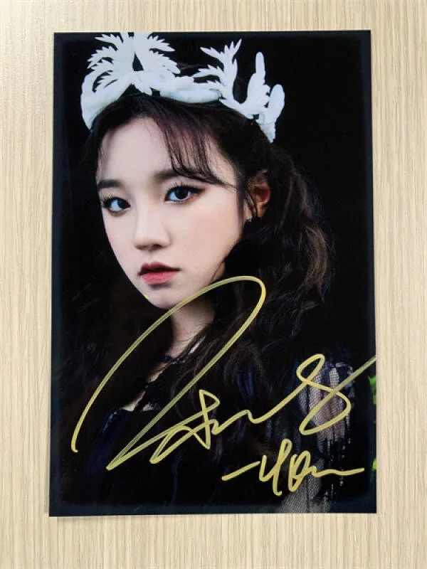 6" 宋雨琦/Song Yuqi Hand Signed Autographed Photo Autographs Collection Original, image 2
