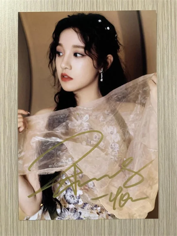 6" 宋雨琦/Song Yuqi Hand Signed Autographed Photo Autographs Collection Original, image 3