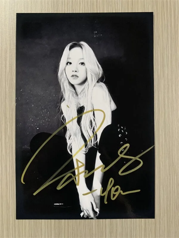 6" 宋雨琦/Song Yuqi Hand Signed Autographed Photo Autographs Collection Original, image 5
