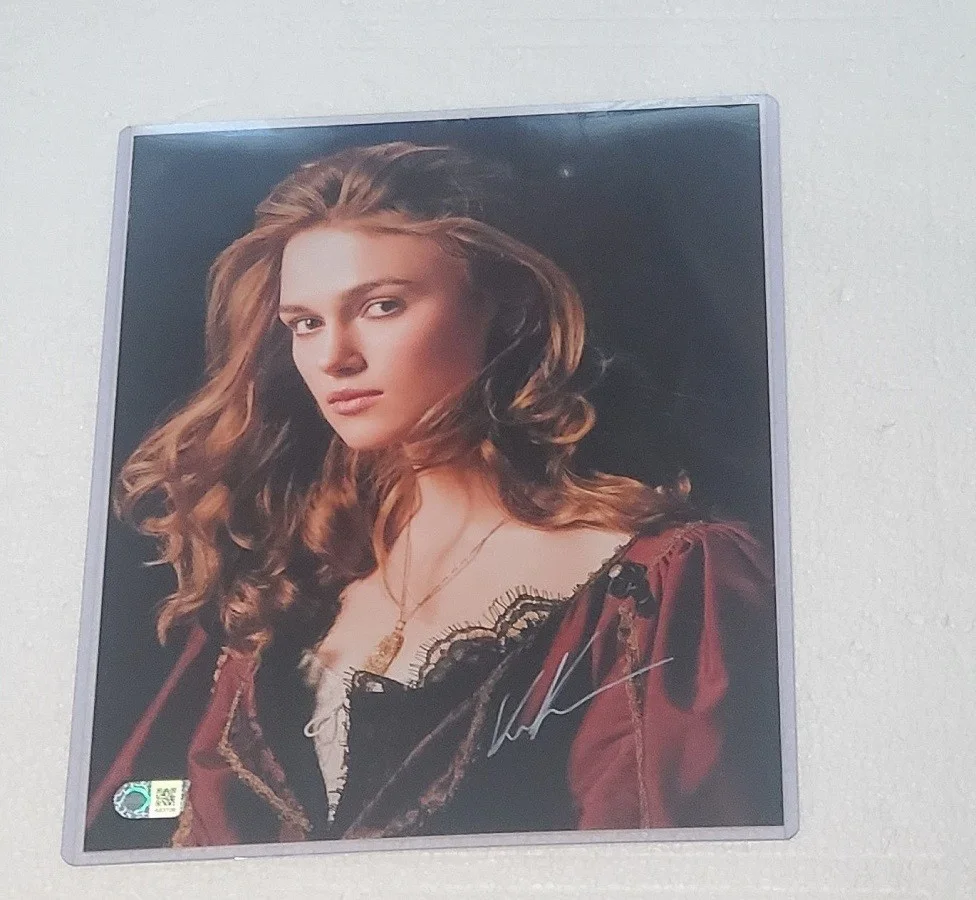 Keira Knightley — Elizabeth Swann Keira Knightley Signed 11 x 14 SWAU Photo Pirates Caribbean POTC