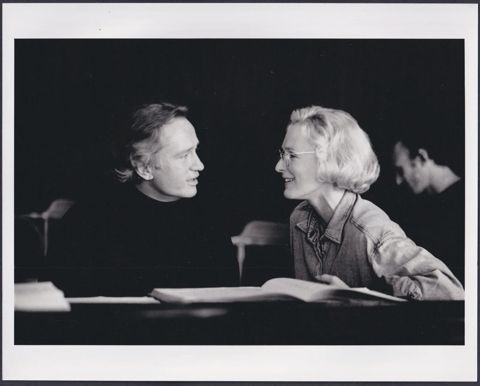 Meeting Venus 2x ORIGINAL UK FOH Lobby Cards + 8x Press Stills Glenn Close 1991, изображение 5