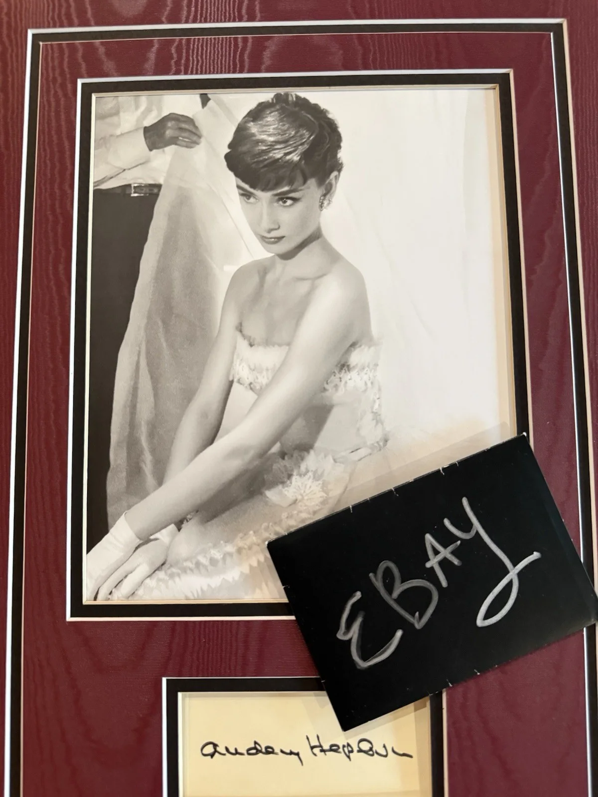 Audrey Hepburn SIGNED AUTOGRAPH With PHOTO COA BAS Beckett, image 2