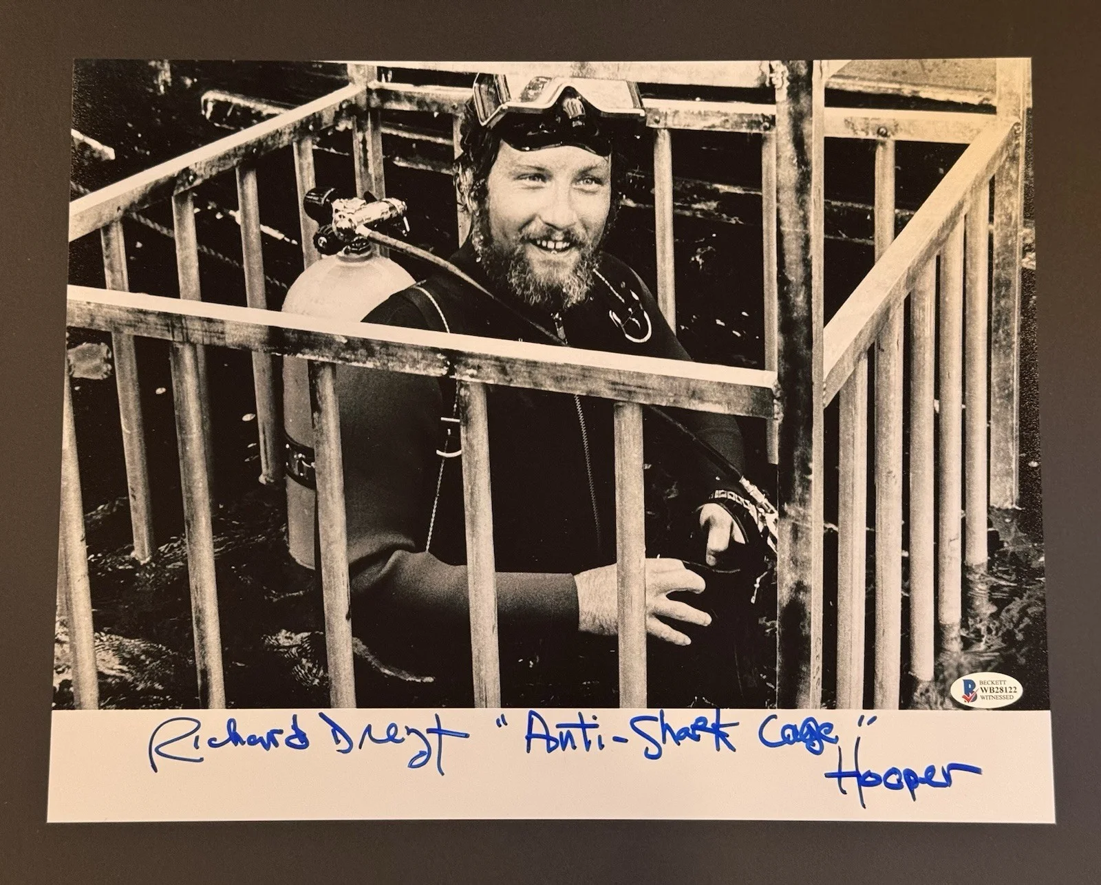 RICHARD DREYFUSS — Richard Dreyfuss Signed FULL NAME 11X14 Jaws Photo Beckett BAS COA not PSA JSA