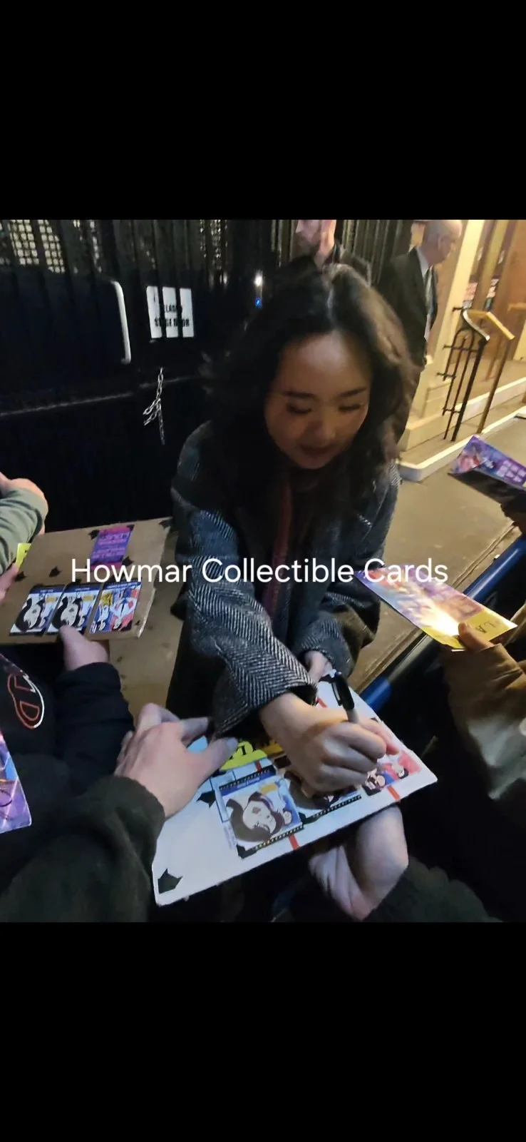 Helen J Shen — Helen J Shen Signed Lights Of Broadway Card, изображение 5