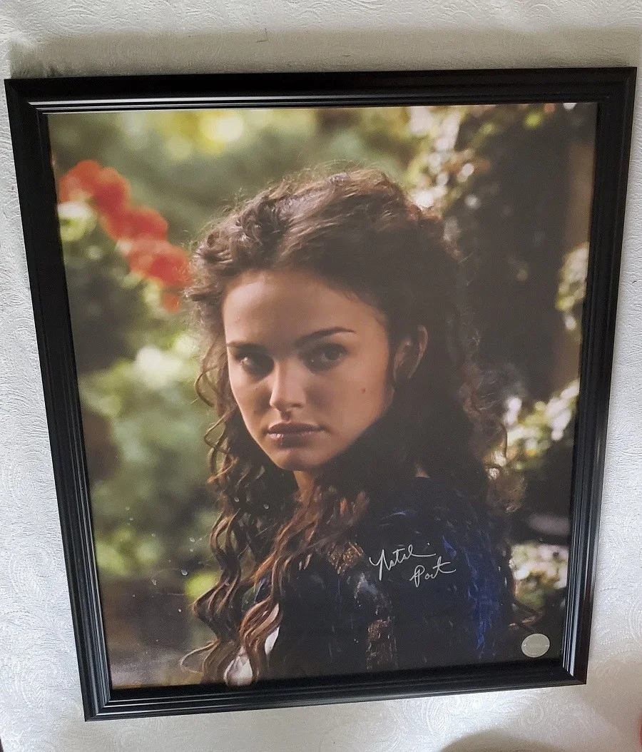 Natalie Portman — Natalie Portman Signed 16 x 20 SWAU Photo " Star Wars "