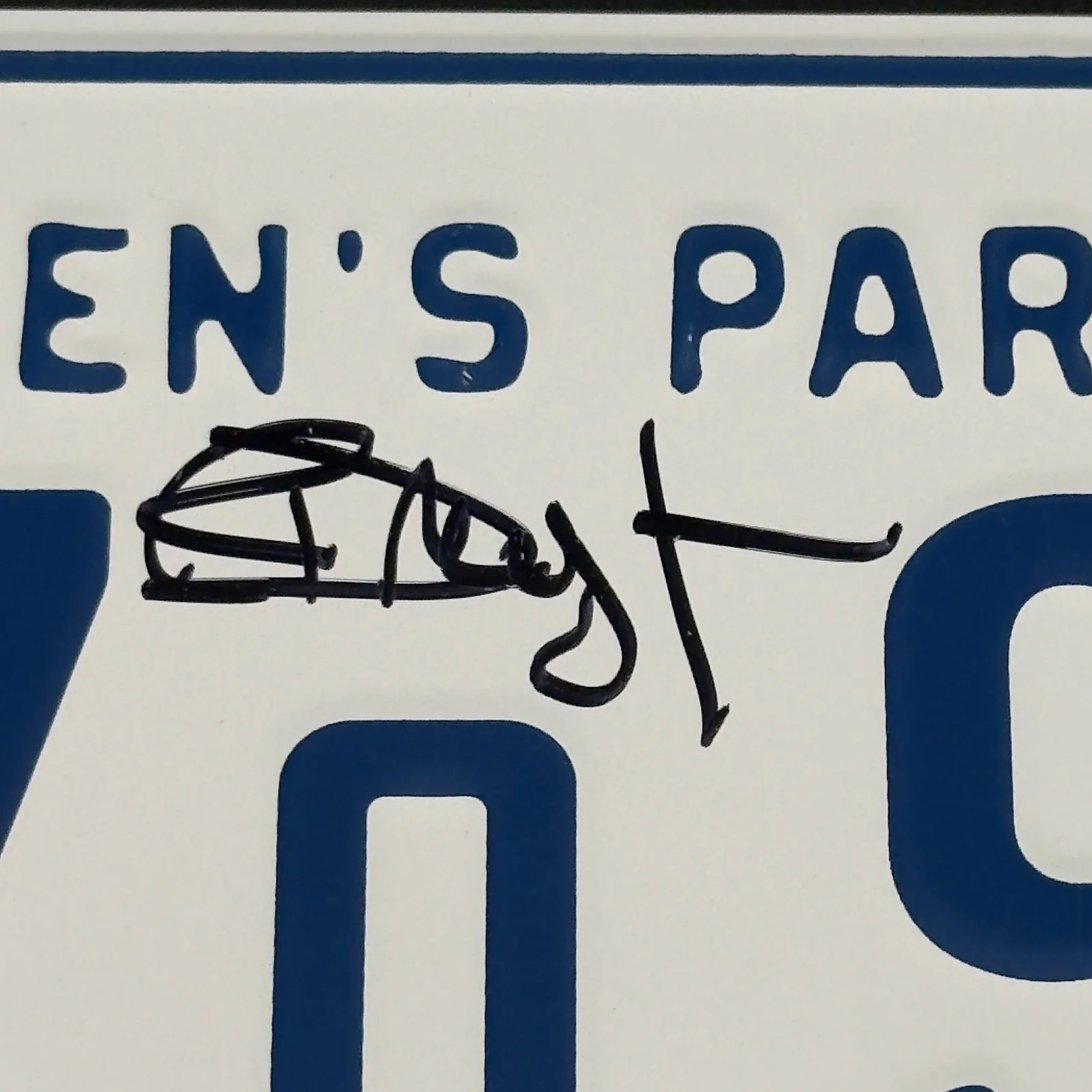 Richard Dreyfuss — Richard Dreyfuss Signed Jaws License Plate Autographed Beckett COA Authentic!!, image 2