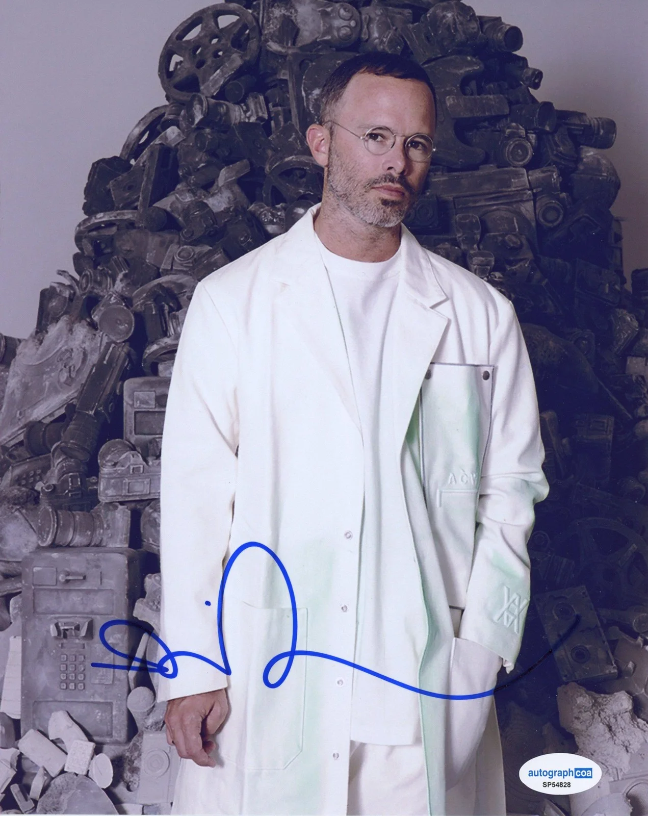 Daniel Arsham — Daniel Arsham "Future Relics" AUTOGRAPH Signed Sculpture Artist 8x10 Photo ACOA, image 2