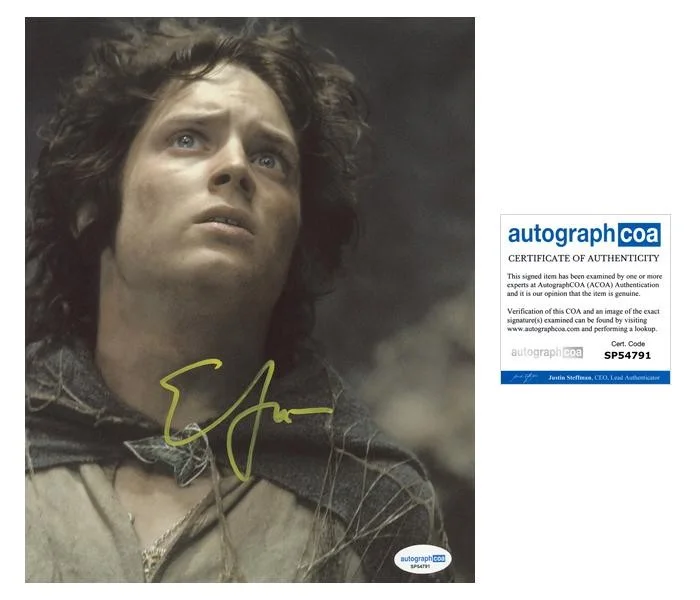 Elijah Wood — Elijah Wood "Lord of the Rings" AUTOGRAPH Signed 'Bilbo' 8x10 Photo C ACOA