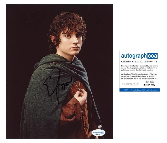 Elijah Wood — Elijah Wood "Lord of the Rings" AUTOGRAPH Signed 'Bilbo Baggins' 8x10 Photo ACOA