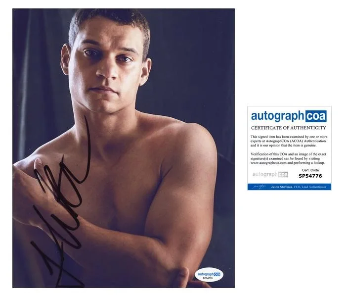Tyriq Withers — Tyriq Withers "Reminders of Him" AUTOGRAPH Signed Shirtless 8x10 Photo ACOA