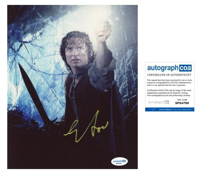 Elijah Wood — Elijah Wood "Lord of the Rings" AUTOGRAPH Signed 'Bilbo' 8x10 Photo B ACOA