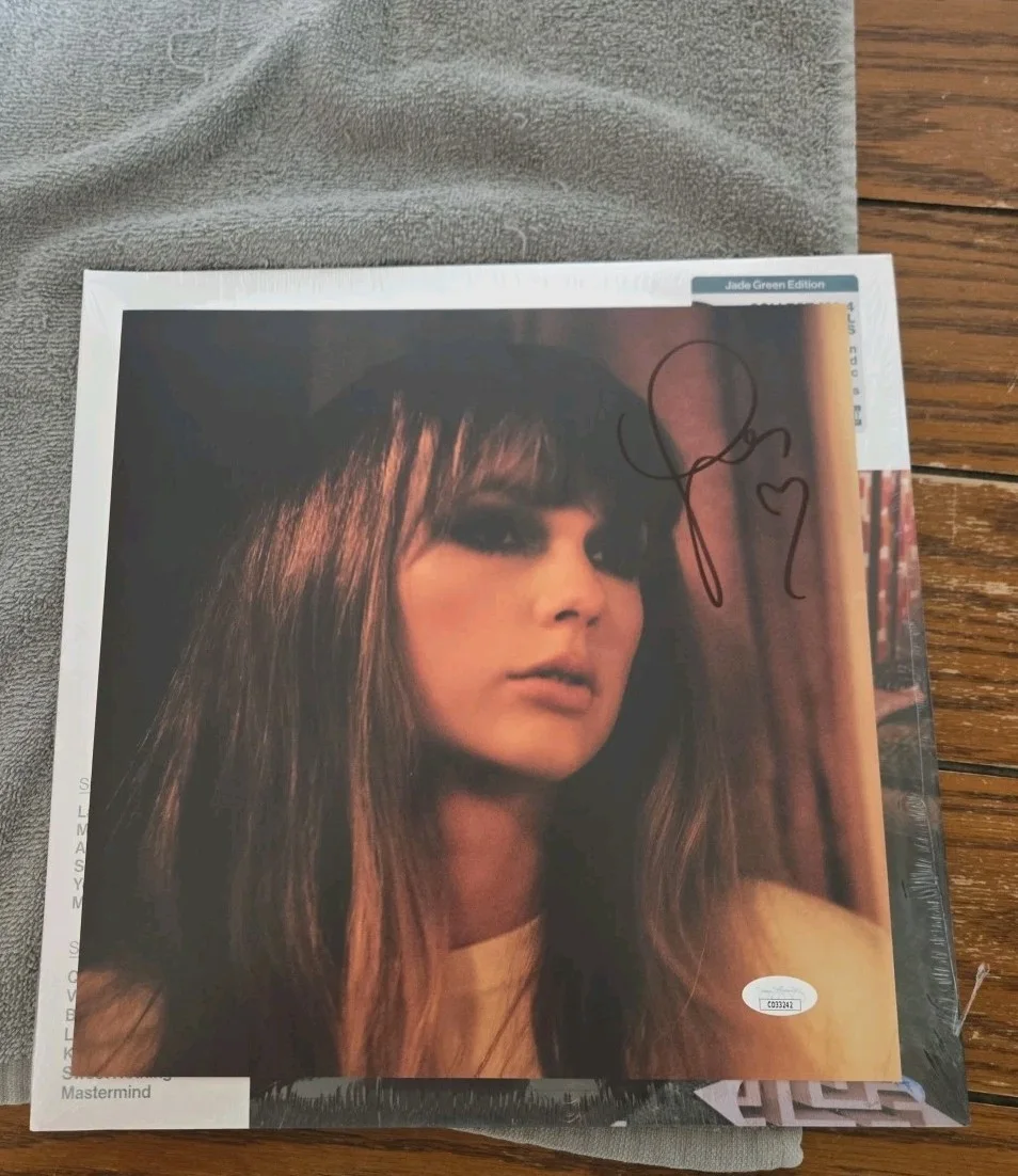 Signed Taylor Swift Midnights Vinyl Jade Green with A Heart! Autographed New, изображение 3