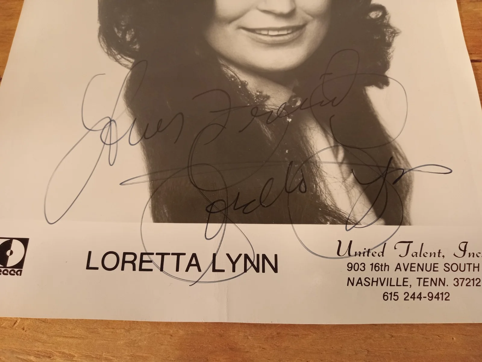 LORETTA LYNN Signed 8x10 DECCA RECORDS Photo United Talent Inc, изображение 2