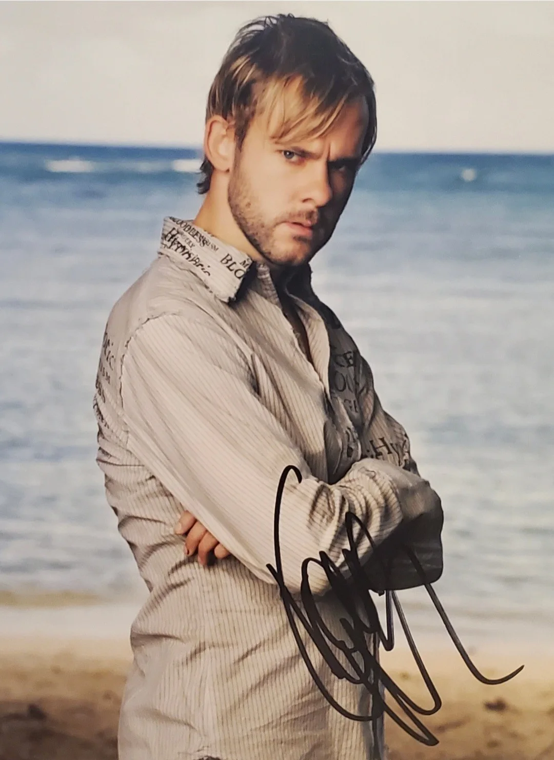 Dominic MONAGHAN — DOMINIC MONAGHAN SIGNED AUTOGRAPHED PHOTO TV SHOW "LOST" 8X10 COA AUTHENTIC
