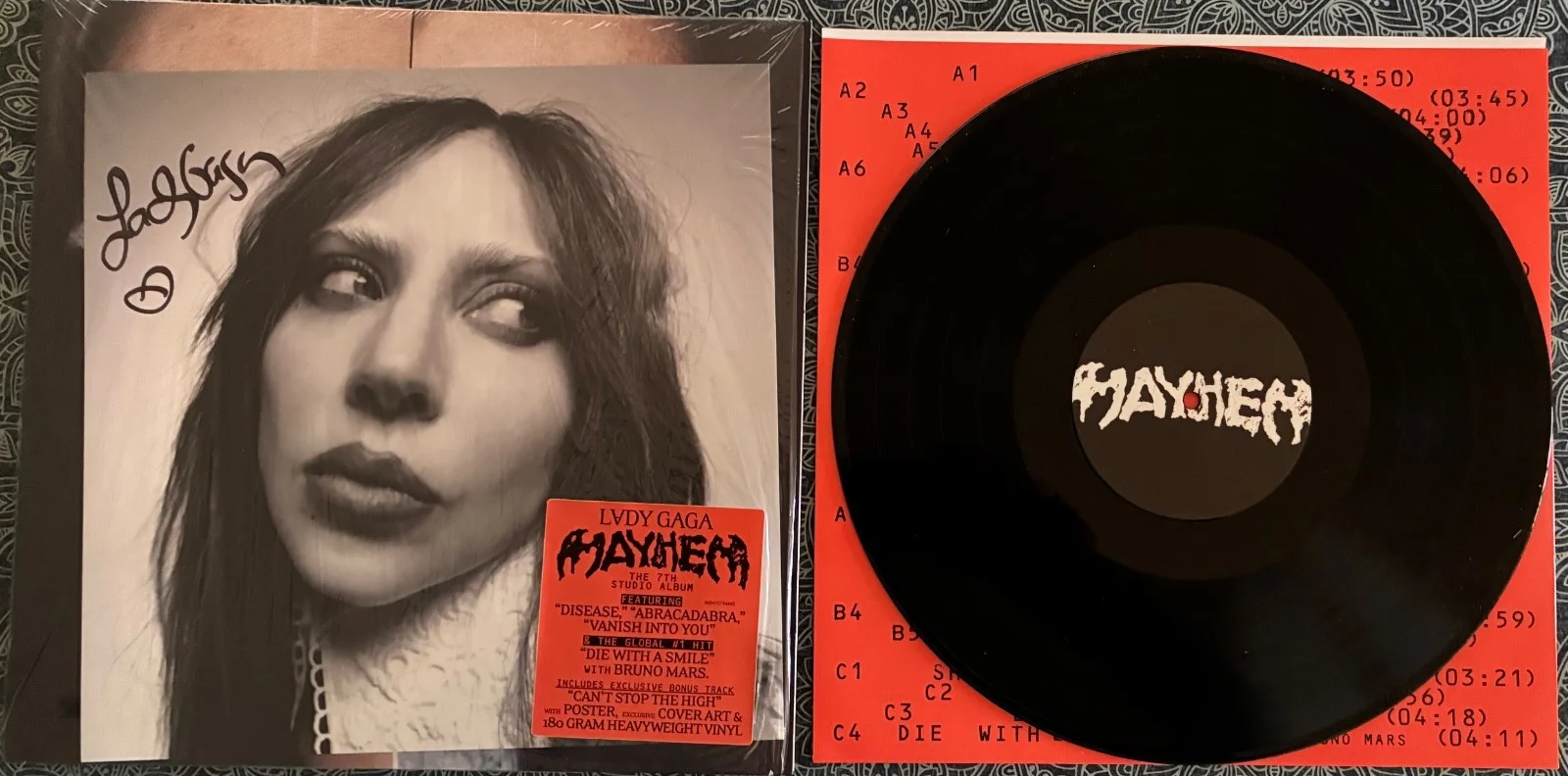 Lady Gaga Signed Mayhem Vinyl LP Autograph 180g Alt Cover & Poster/6 CD singles, изображение 5