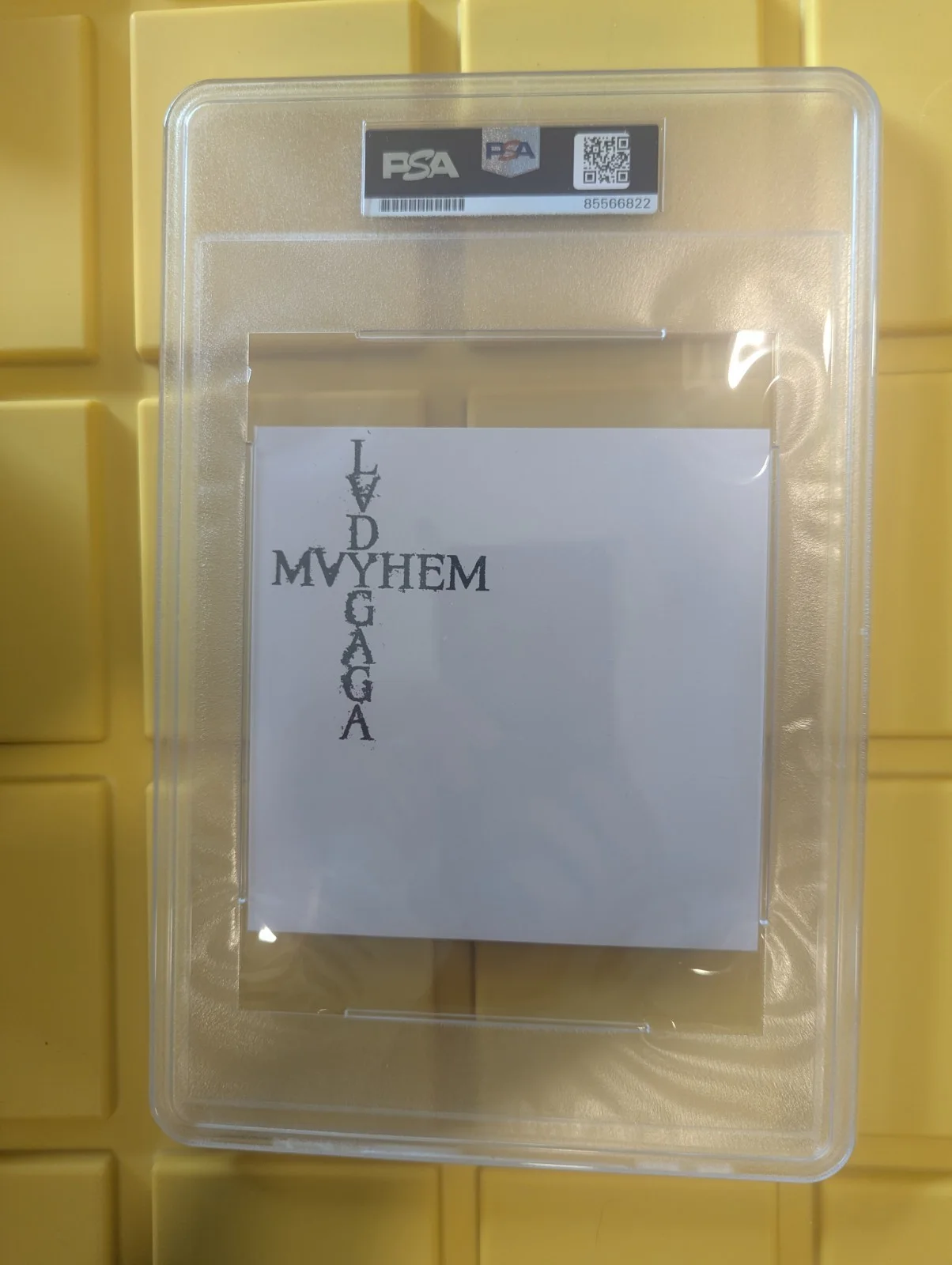 Lady Gaga Signed Autograph Mayhem Art Card PSA/DNA COA, изображение 2