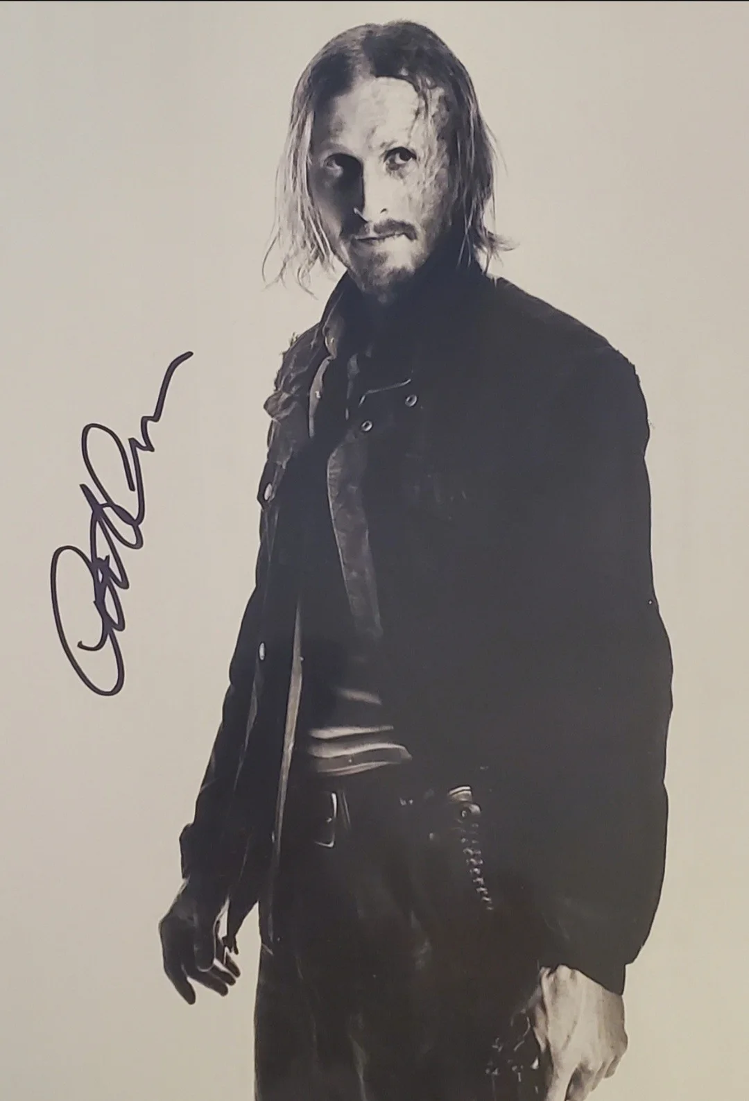 Austin Amelio — AUSTIN AMELIO SIGNED AUTOGRAPHED PHOTO 'THE WALKING DEAD' 8x10 COA B&W