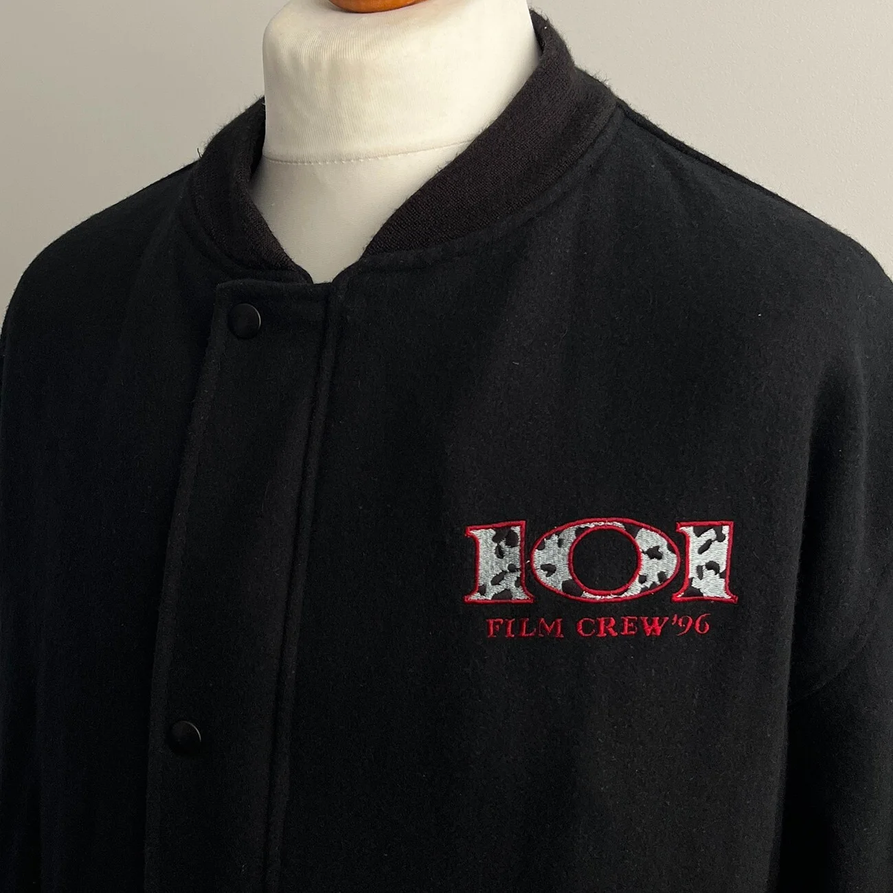 101 DALMATIANS Cast & Crew Jacket Movie Film Production Gift 1996 Varsity 90s M, изображение 2
