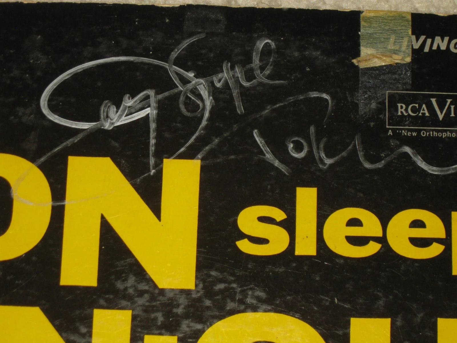 THE LION SLEEPS TONIGHT SIGNED ALBUM TOKENS, изображение 3