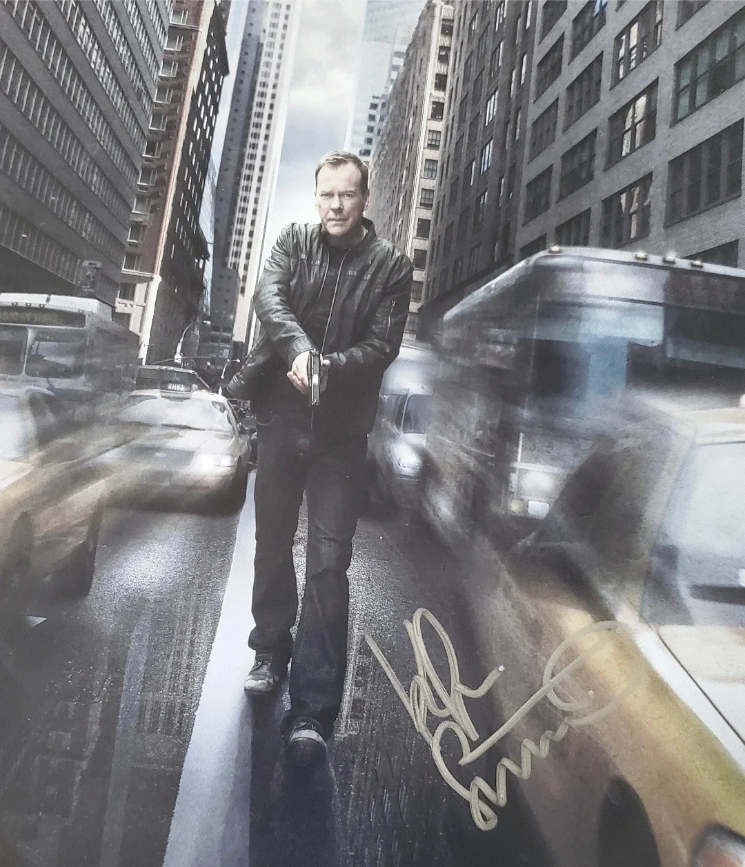 Kiefer Sutherland — KIEFER SUTHERLAND SIGNED AUTOGRAPHED PHOTO "24" TV SERIES JACK BAUER 8X10 COA