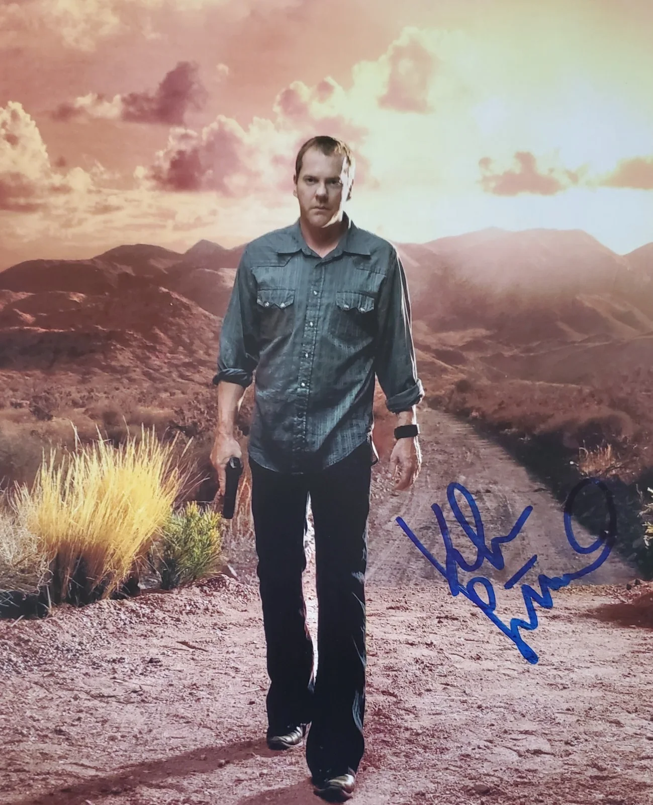 Kiefer Sutherland — KIEFER SUTHERLAND SIGNED AUTOGRAPHED PHOTO "24" TV SERIES JACK BAUER 8X10 COA