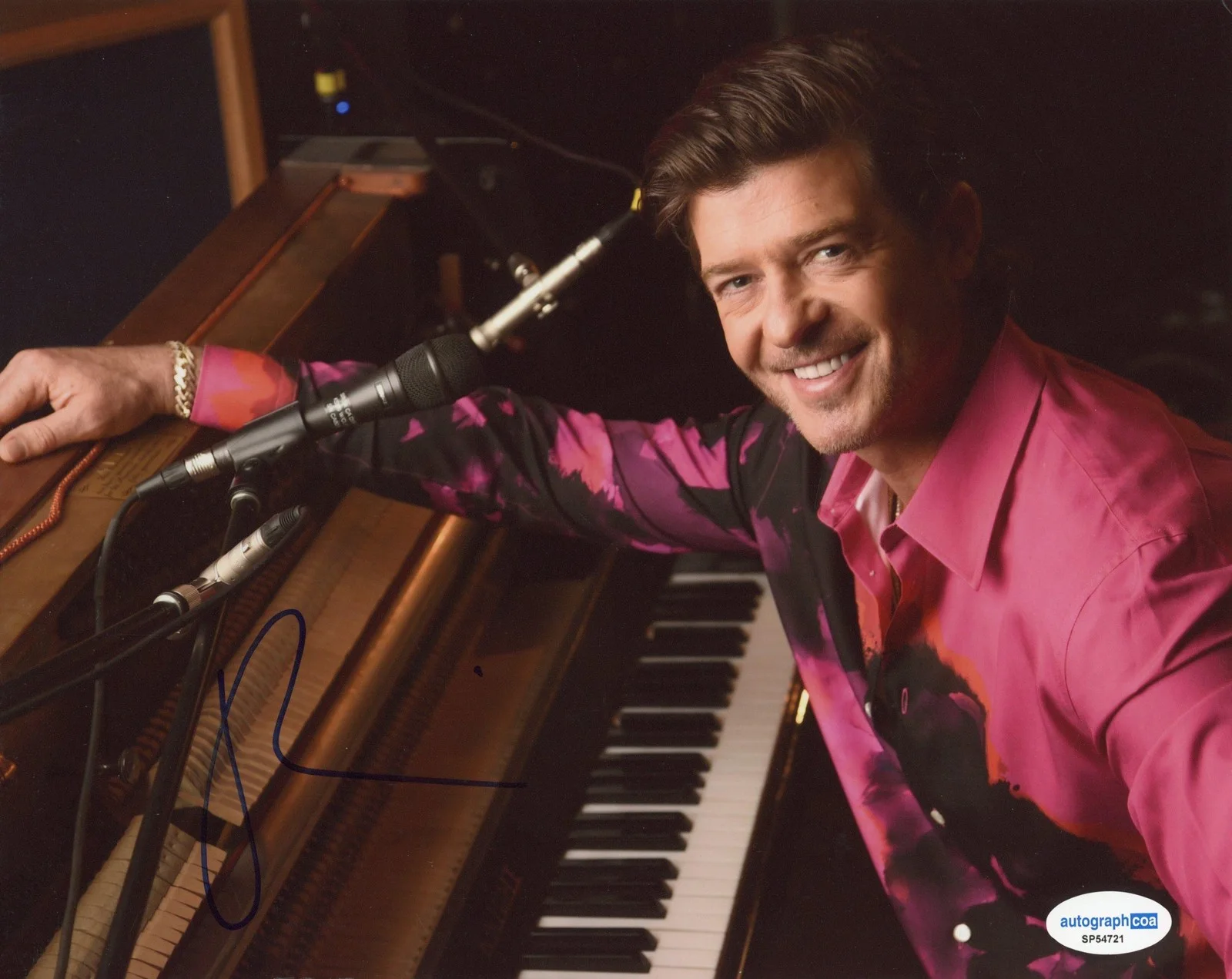 Robin Thicke — Robin Thicke "Blurred Lines" AUTOGRAPH Signed Autographed 8x10 Photo D ACOA, image 2