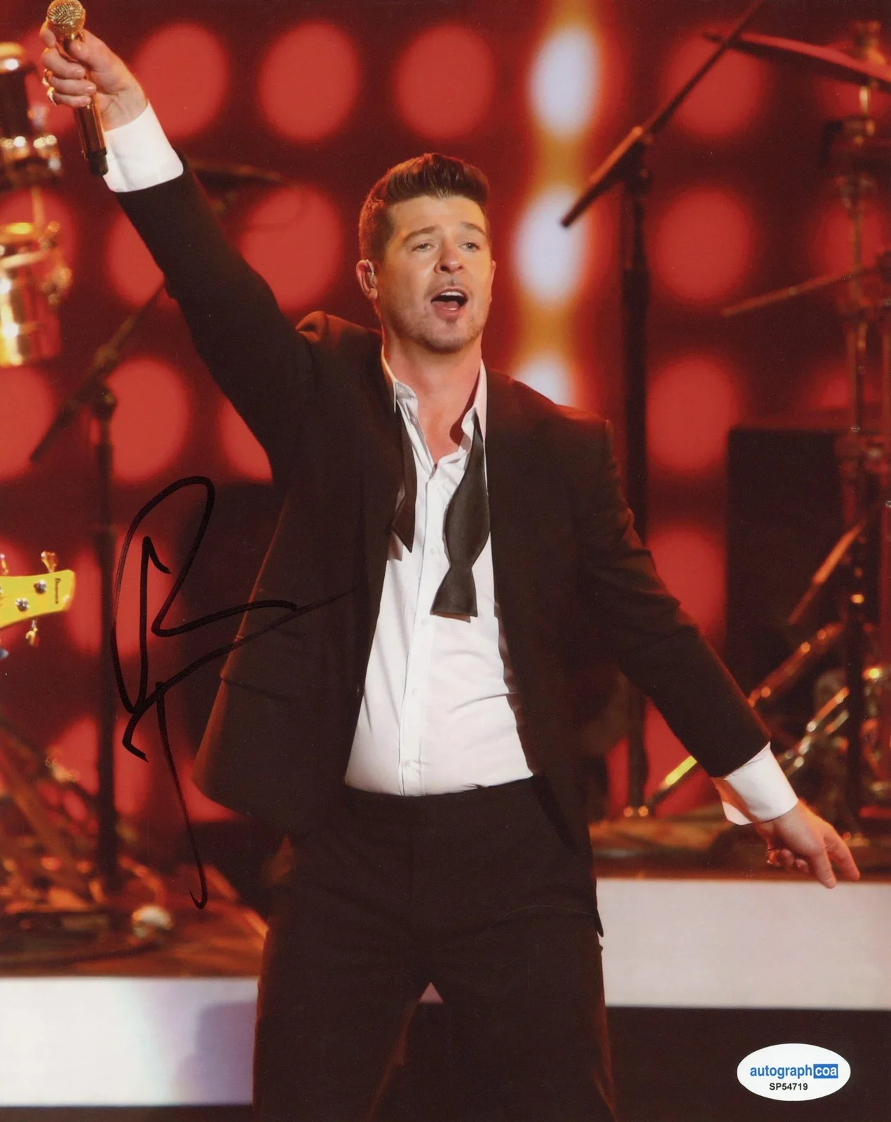 Robin Thicke — Robin Thicke "Blurred Lines" AUTOGRAPH Signed Autographed 8x10 Photo B ACOA, image 2