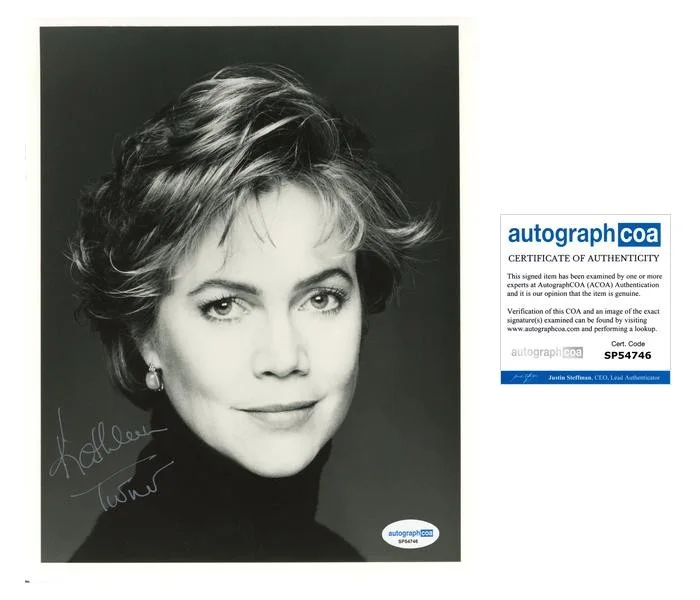 Kathleen Turner — Kathleen Turner "Serial Mom" AUTOGRAPH Signed Autographed 8x10 Photo ACOA