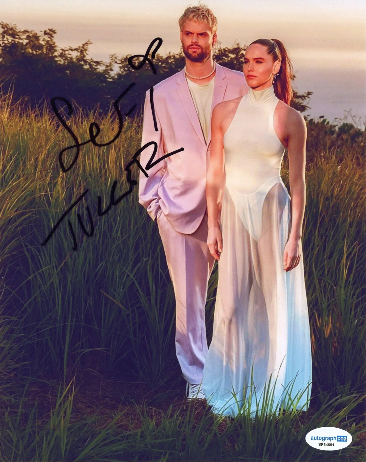Sophie Hawley-Weld, Tucker Halpern — SOFI TUKKER Sophie Hawley-Weld & Tucker Halpern AUTOGRAPH Signed 8x10 Photo ACOA, изображение 2