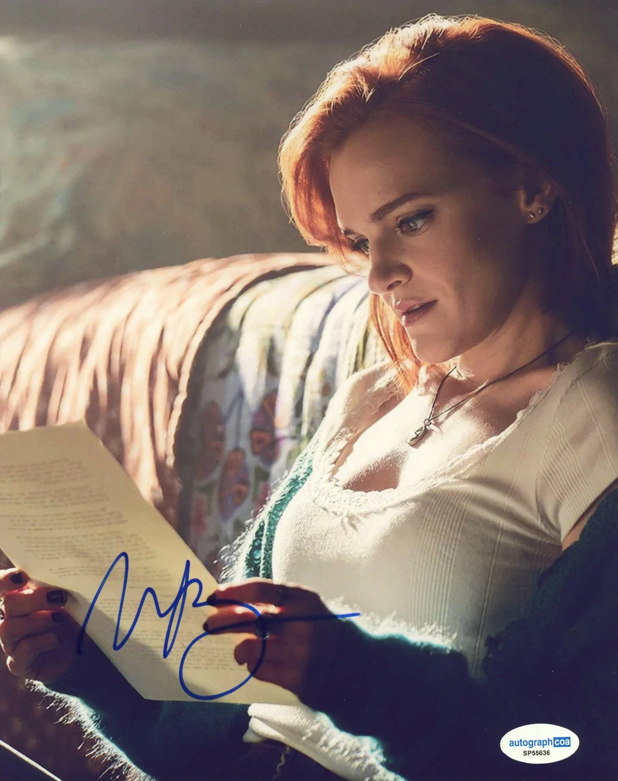 Madeline Brewer — Madeline Brewer "You" AUTOGRAPH Signed 'Bronte' Autographed 8x10 Photo ACOA, изображение 2