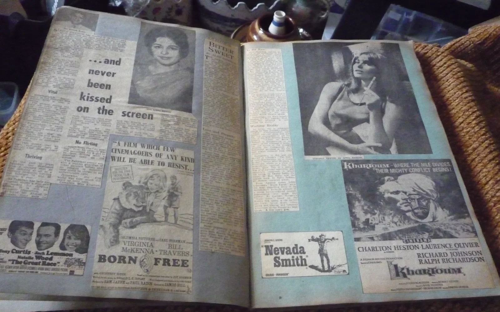 Vintage Movie Film Interest 60s Scrap Book Newspaper Cuttings Elvis Mcqueen, изображение 3