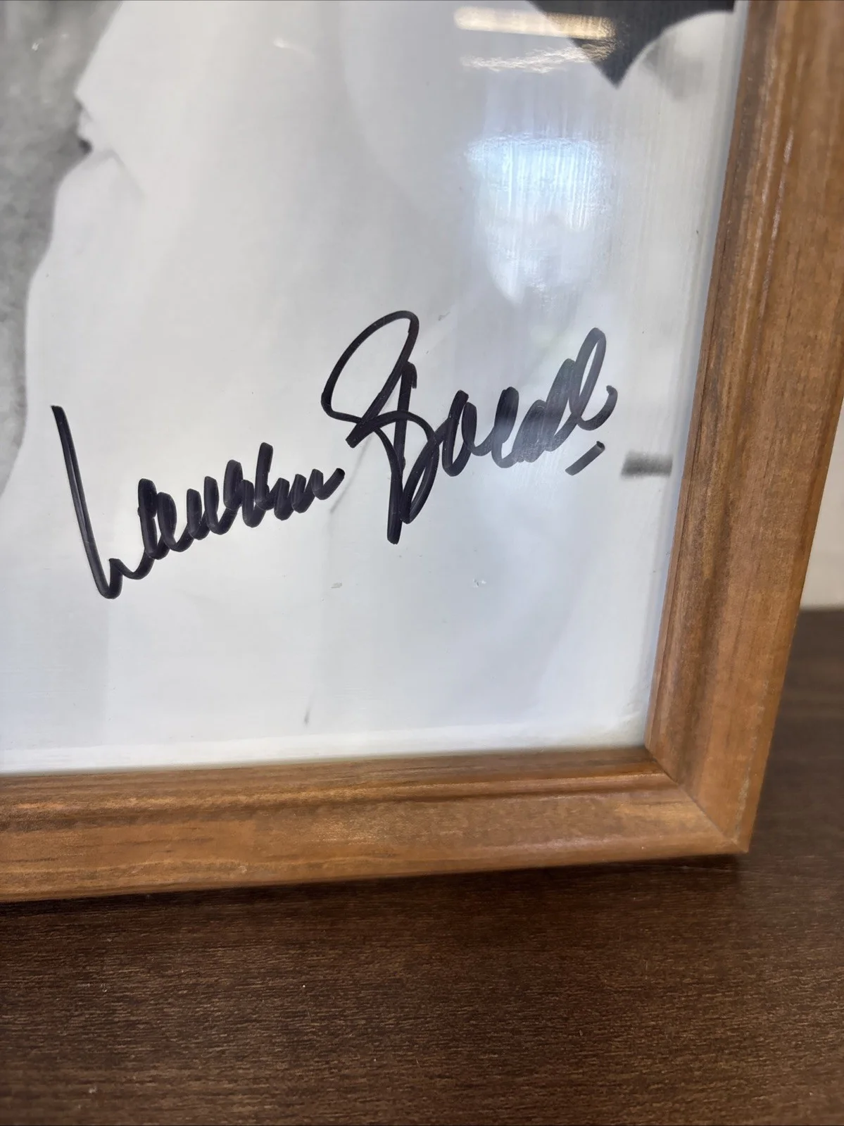 Lauren Bacall — Lauren Bacall Golden Age Actress Autographed 8x10 B&W in Wood Frame, image 2