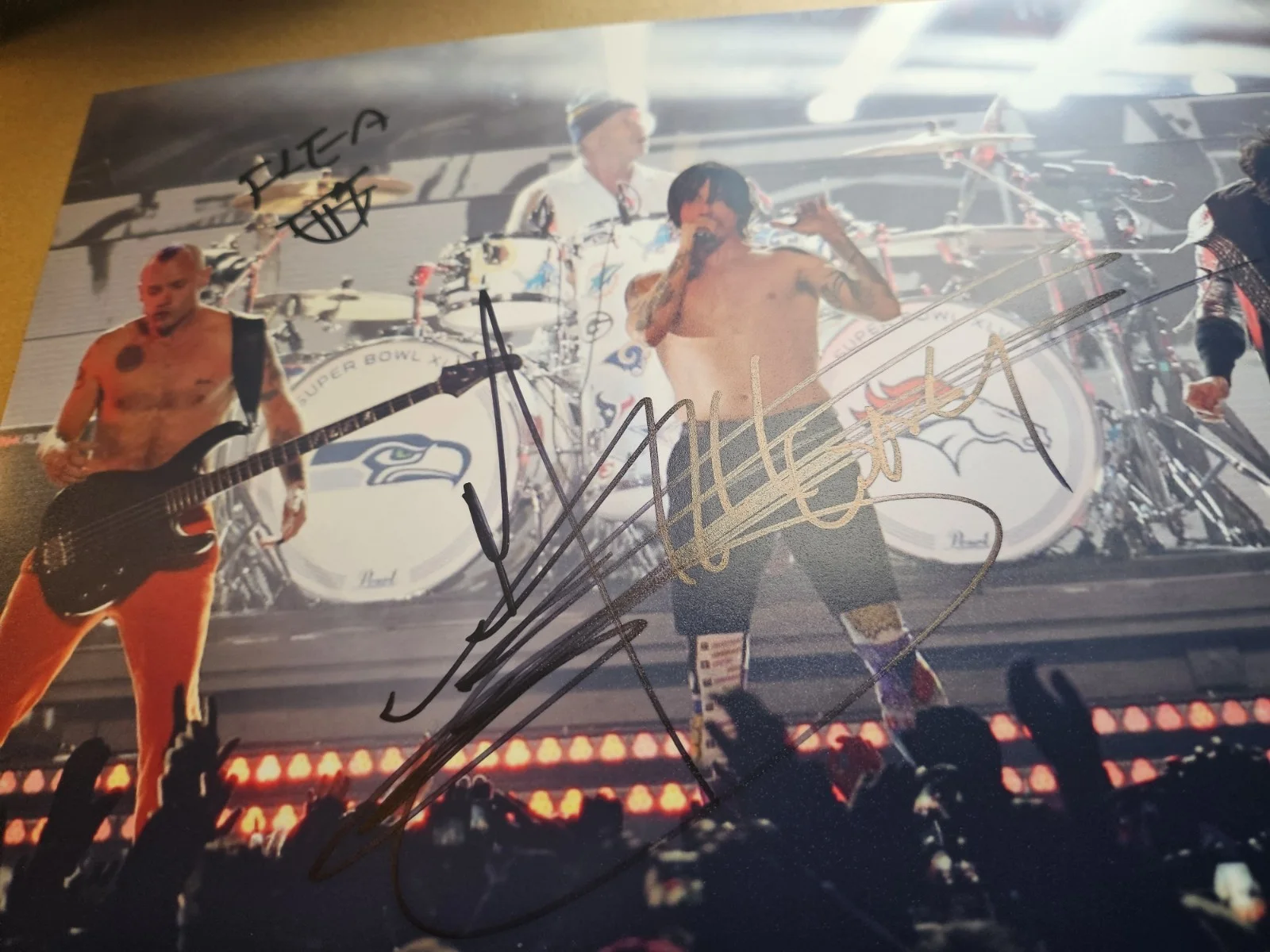WITH COA ✔️ 2 ORIGINAL AUTOGRAPHS RED HOT CHILI PEPPERS 12X8" PERFECT PHOTO, image 2