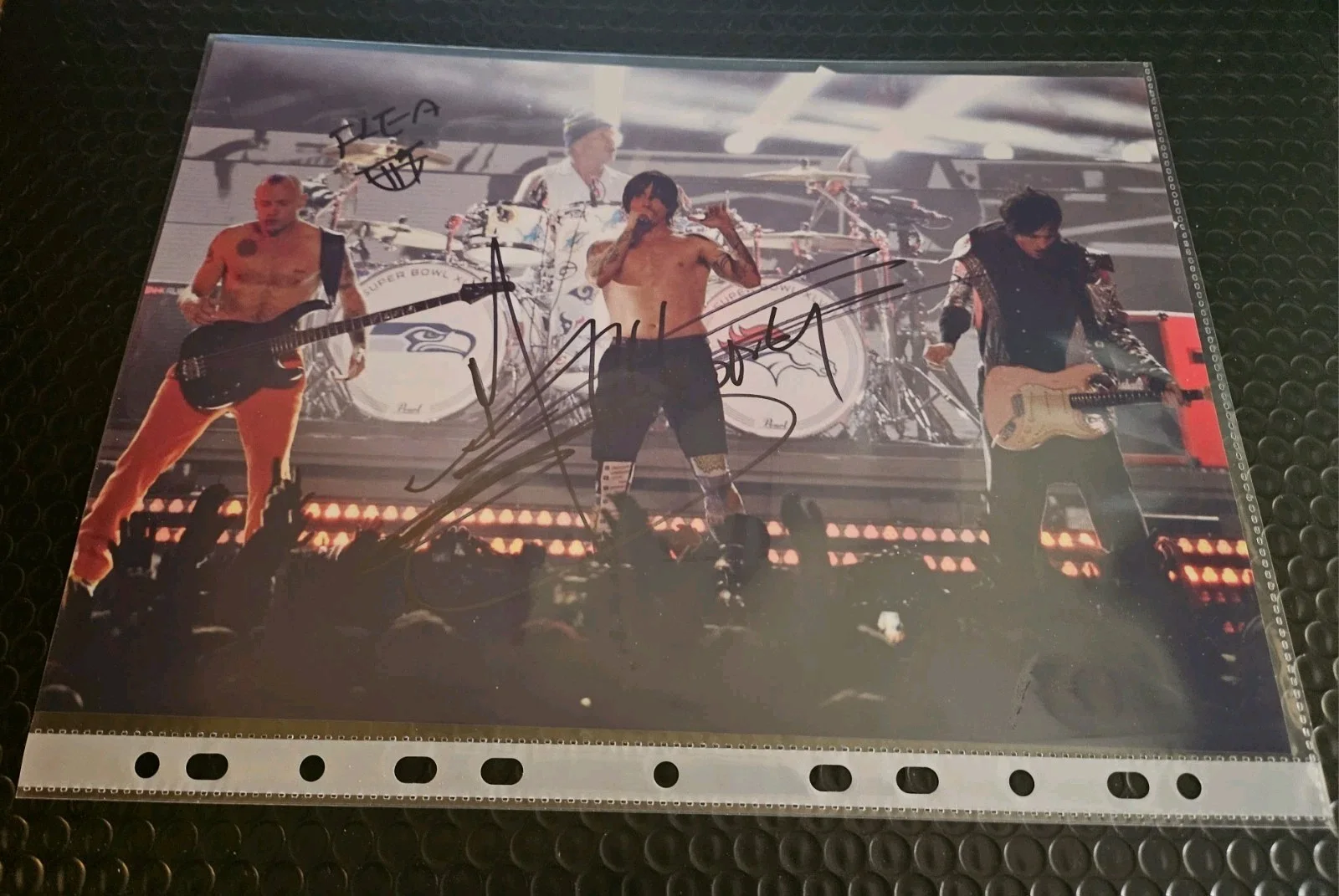 WITH COA ✔️ 2 ORIGINAL AUTOGRAPHS RED HOT CHILI PEPPERS 12X8" PERFECT PHOTO, image 3