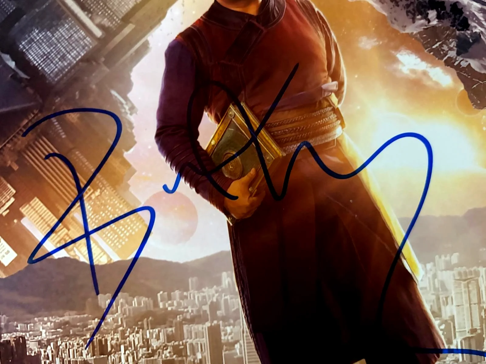 Benedict Wong — BENEDICT WONG SIGNED AUTOGRAPHED 8X10 PHOTO 15 STOREYS HIGH DR. STRANGE PSA COA, изображение 2