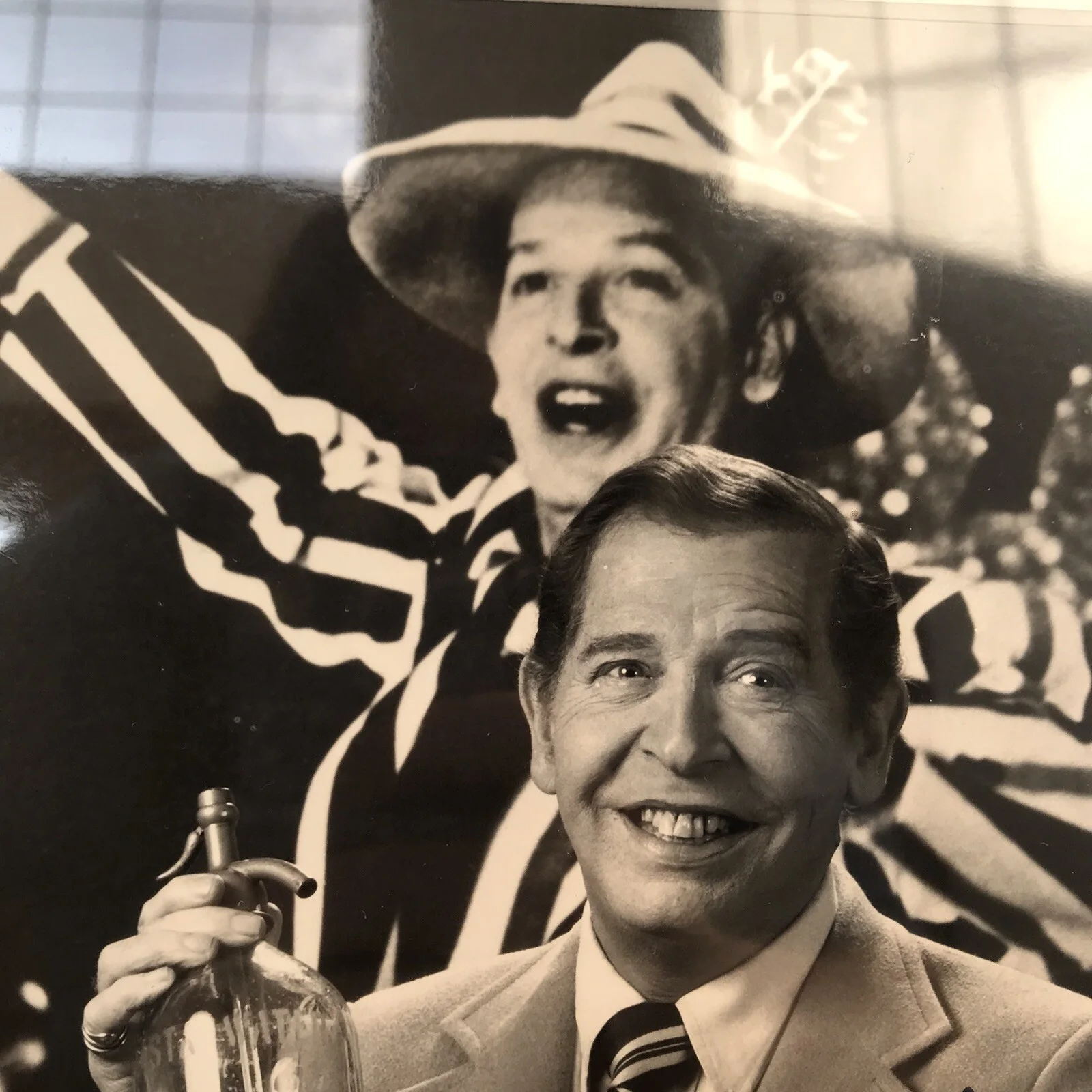 Milton Berle Autograph Framed Photo Comedy Comedian Walt Disney World Co 13x17, изображение 4