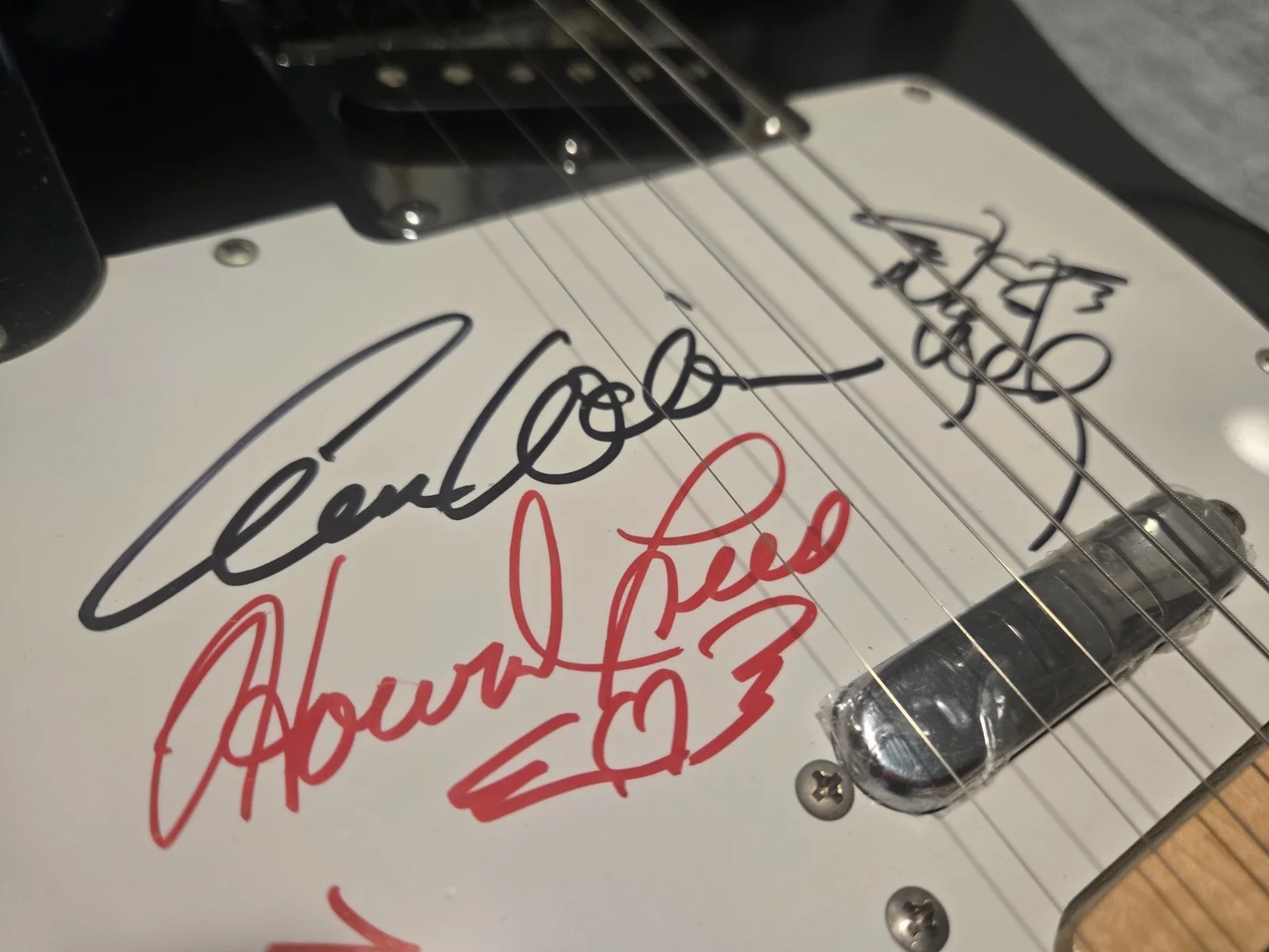 Heart Autographed Electric Guitar JSA LOA, image 3