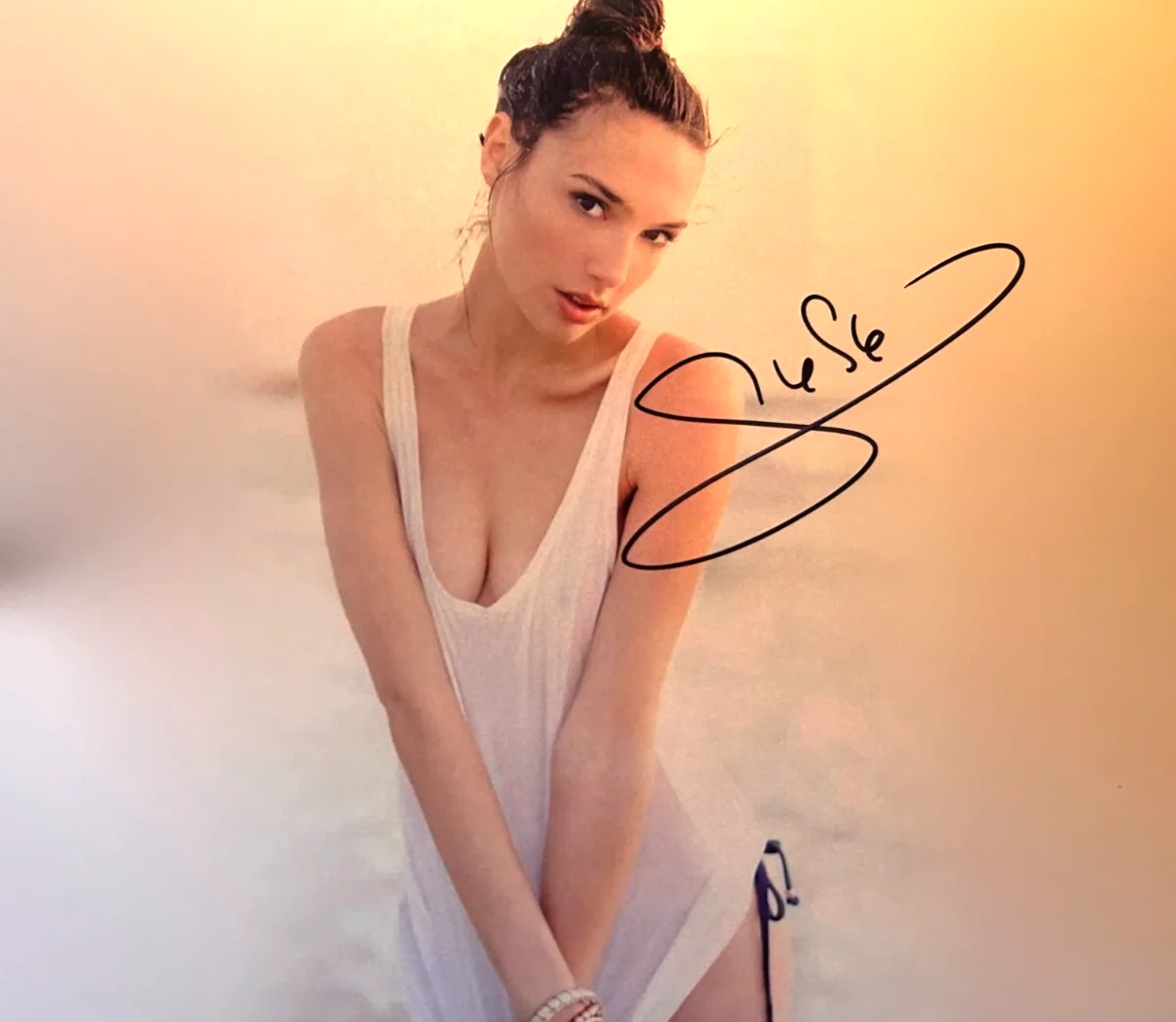 Gal Gadot — Gal Gadot Signed (SEXY!!) 8x10" Authentic Original Autograph GENUINE w/COA, изображение 3