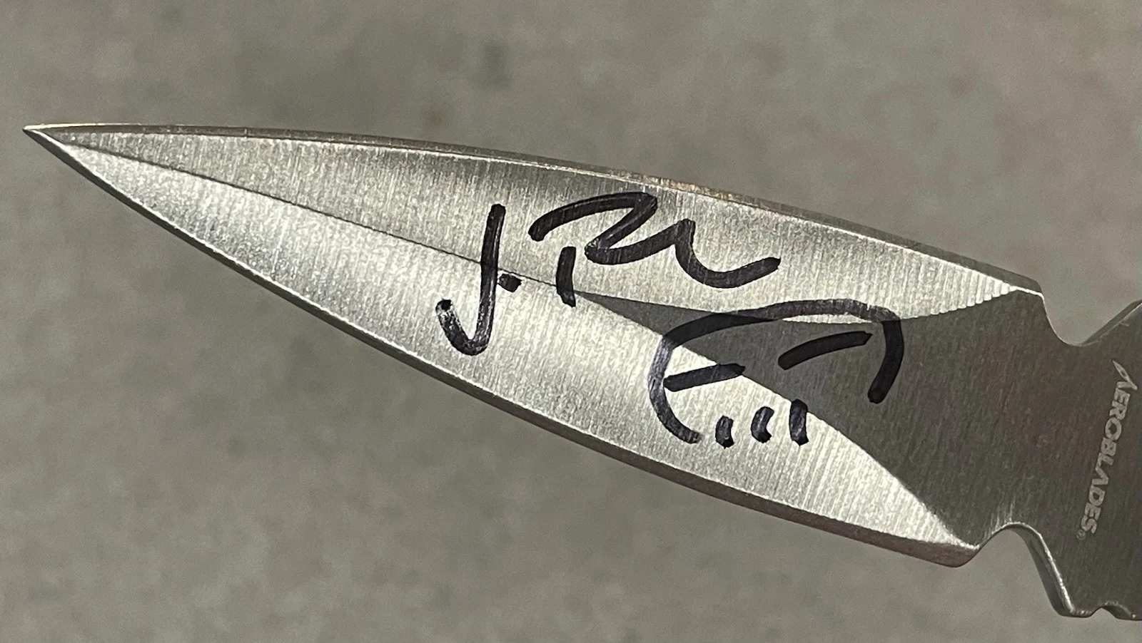 Jon Bernthal — Jon Bernthal SIGNED The Punisher Knife w/ JSA COA & Photo Proof ~ Throwing, image 2