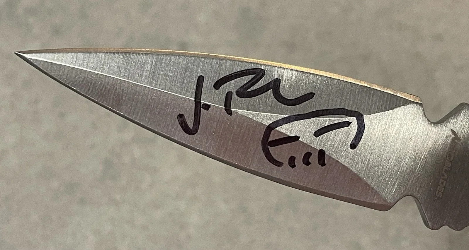 Jon Bernthal — Jon Bernthal SIGNED The Punisher Knife w/ JSA COA & Photo Proof ~ Throwing, image 4
