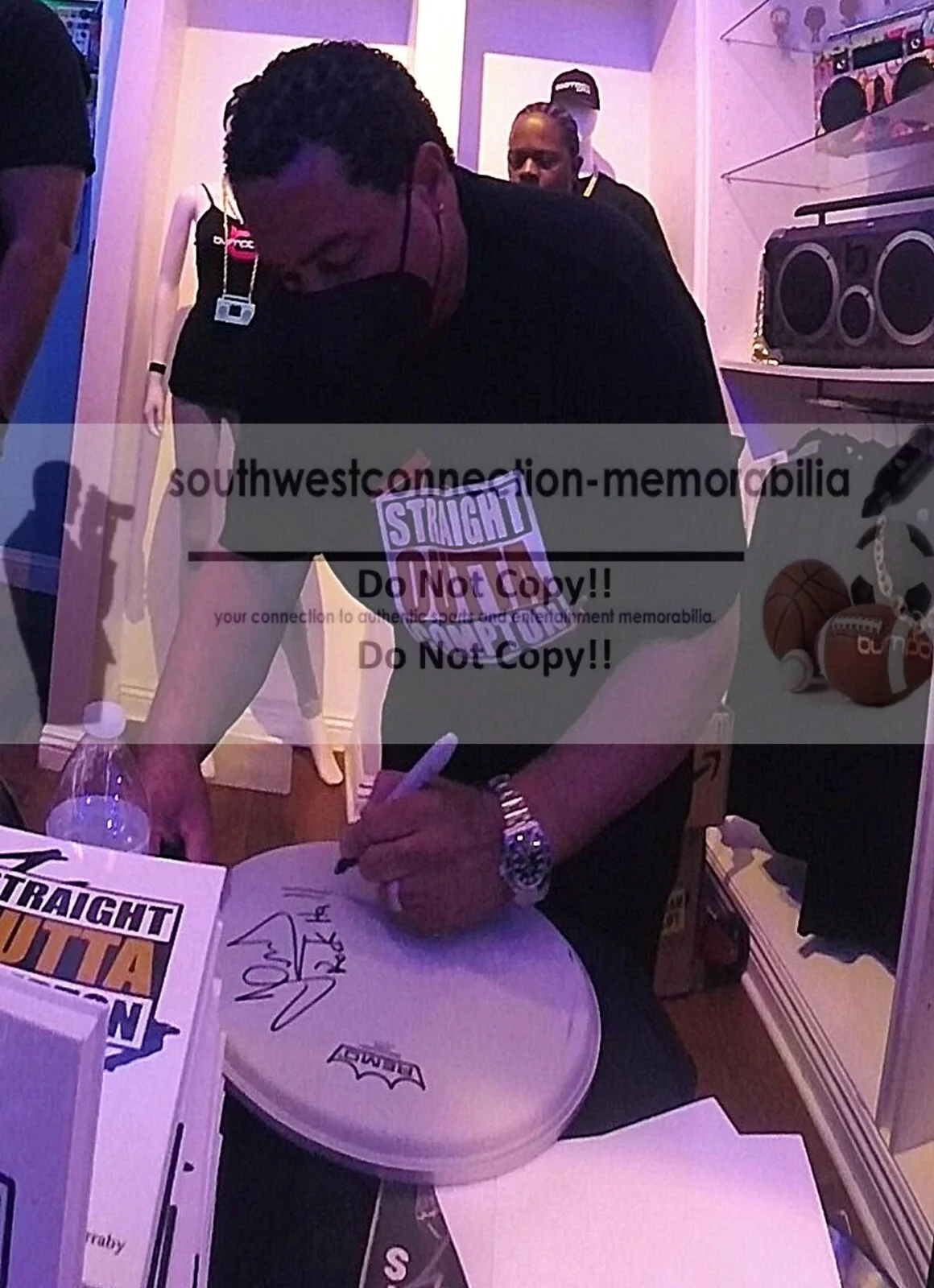 DJ Yella — DJ Yella NWA Signed Drumhead Rock Hall HOF Inscription Beckett COA Rap Hip Hop, изображение 2