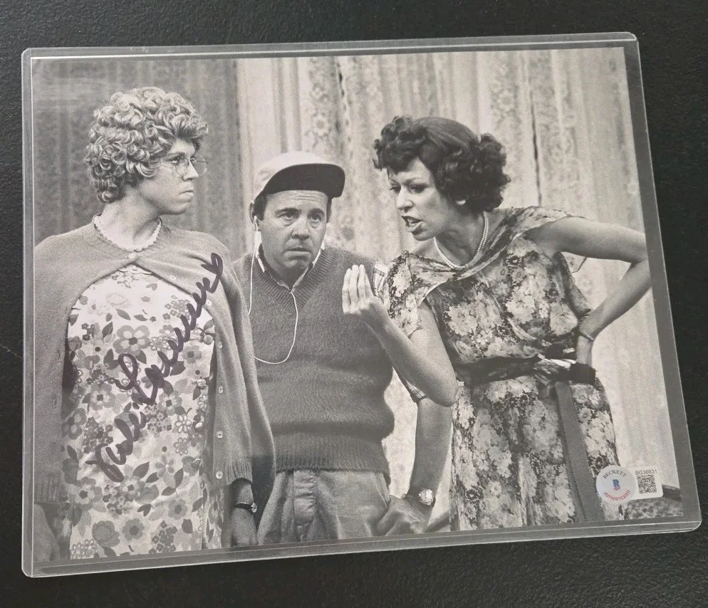 Carol Burnett — Carol Burnett Vicki Lawrence autographed signed 8x10 photo Beckett BAS COA Show