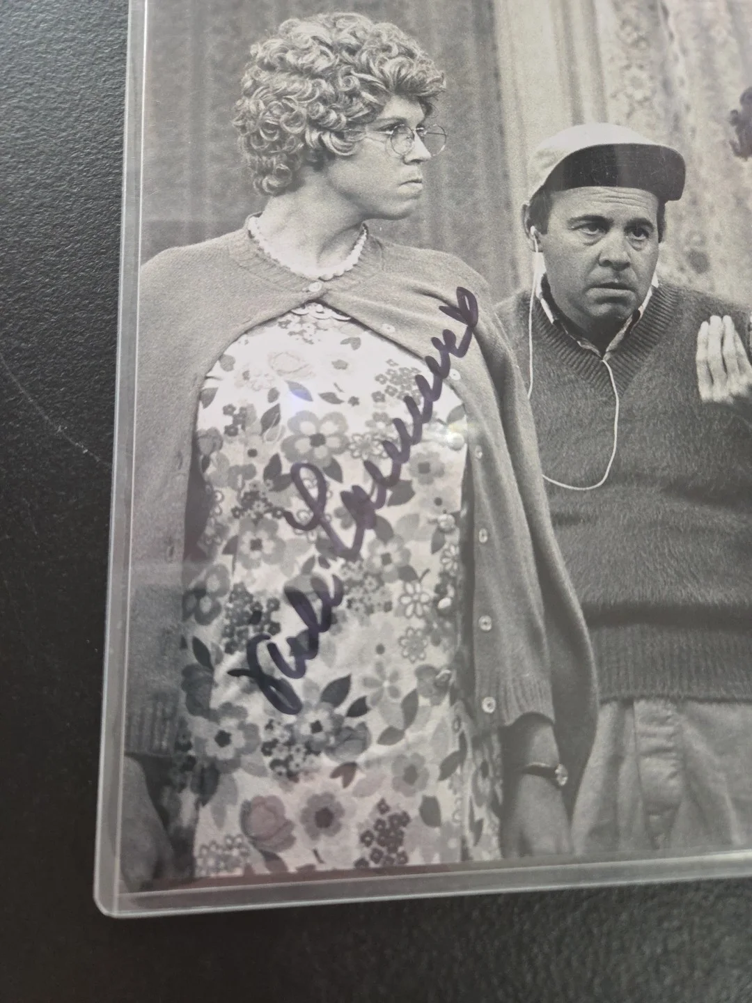 Carol Burnett — Carol Burnett Vicki Lawrence autographed signed 8x10 photo Beckett BAS COA Show, image 2