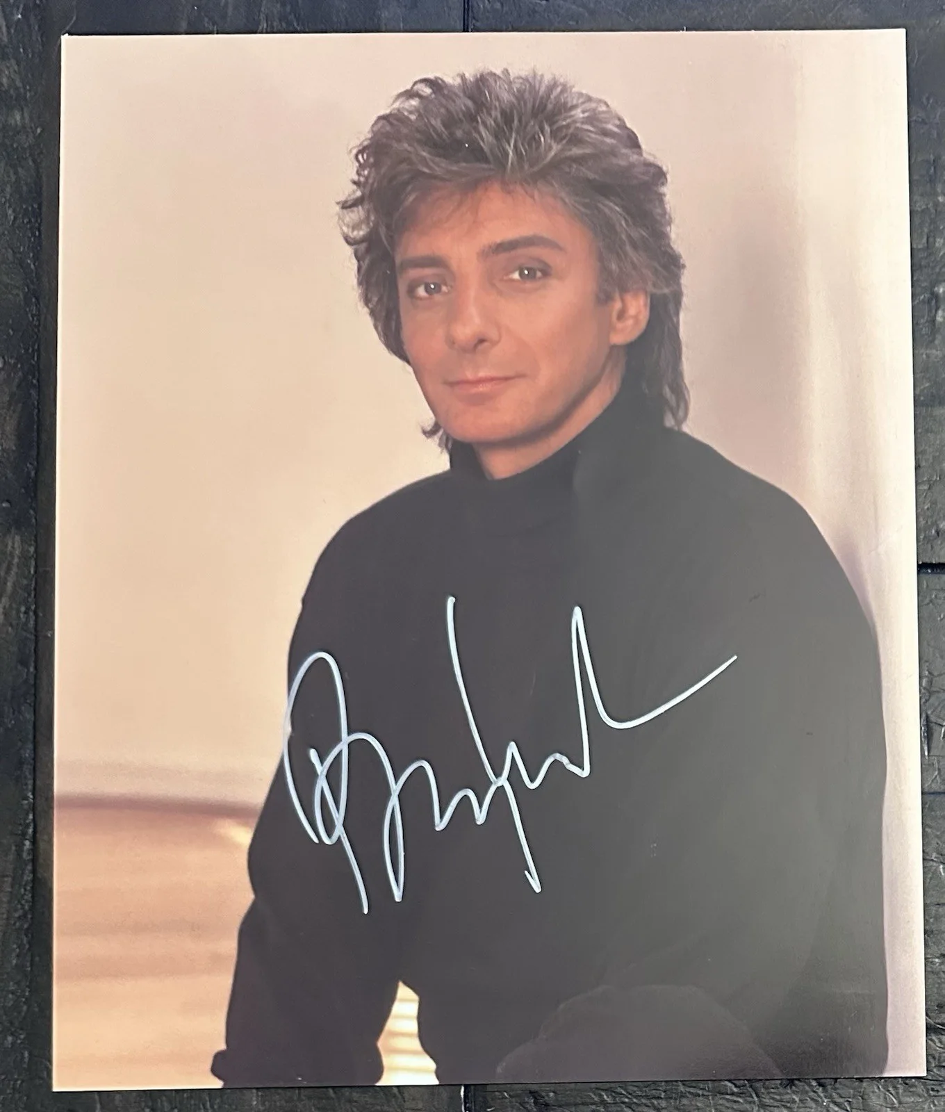 BARRY MANILOW HAND SIGNED 8x10” PHOTO W/COA. GREAT SHAPE! HE WRITES THE SONGS!, image 5