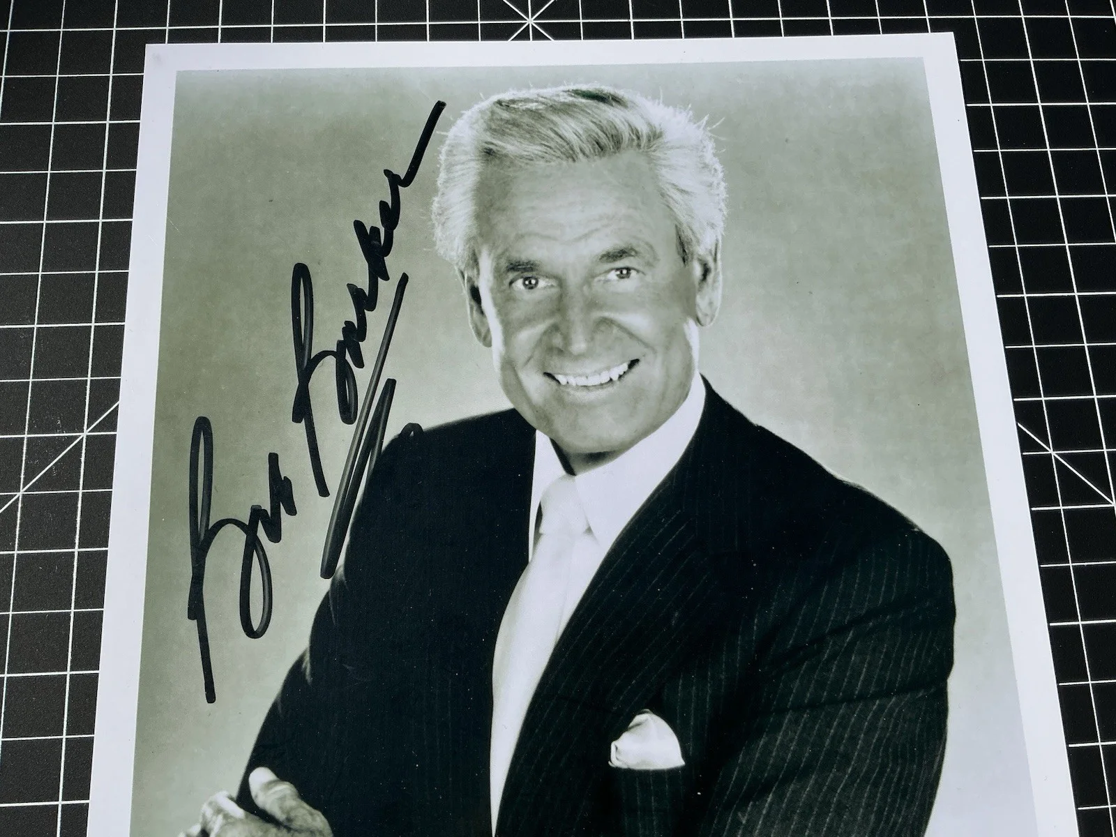 BOB BARKER — BOB BARKER SIGNED AUTOGRAPHED 8x10 PHOTO THE PRICE IS RIGHT , unpersonalized