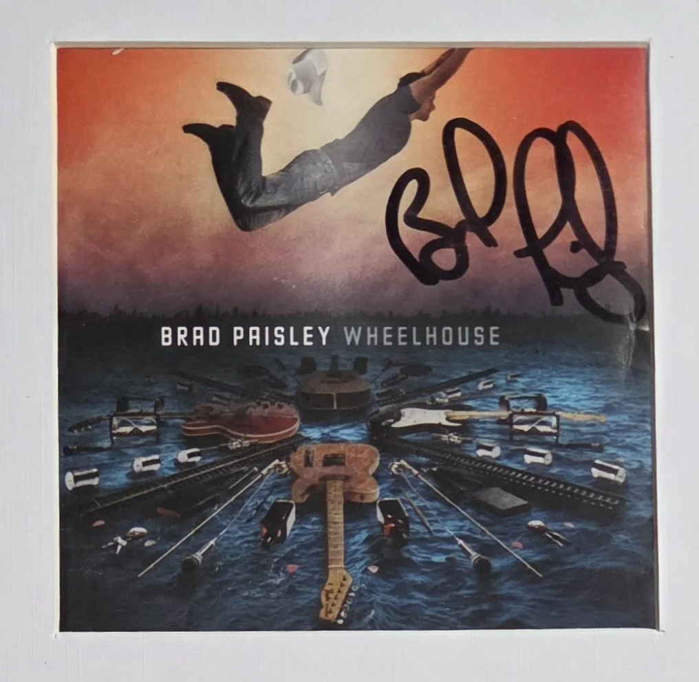 BRAD PAISLEY CD DISPLAY AUTOGRAPHED BECKETT BAS COA SIGNED MUSIC PRESENT GIFT, image 3