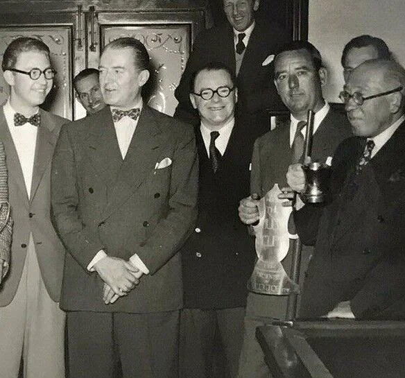 British Actor Jack Warner Photo Weekly Sporting Review Trophy Awards 1952, изображение 2